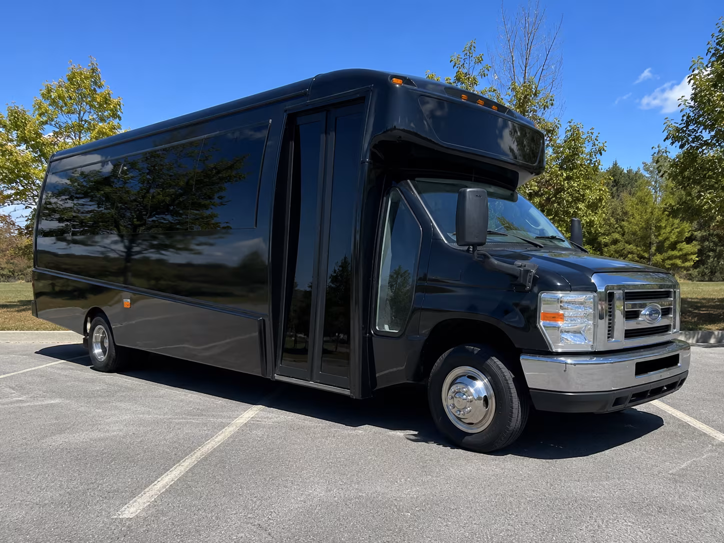 minibuses and charter buses for arkansas state capitol field trips