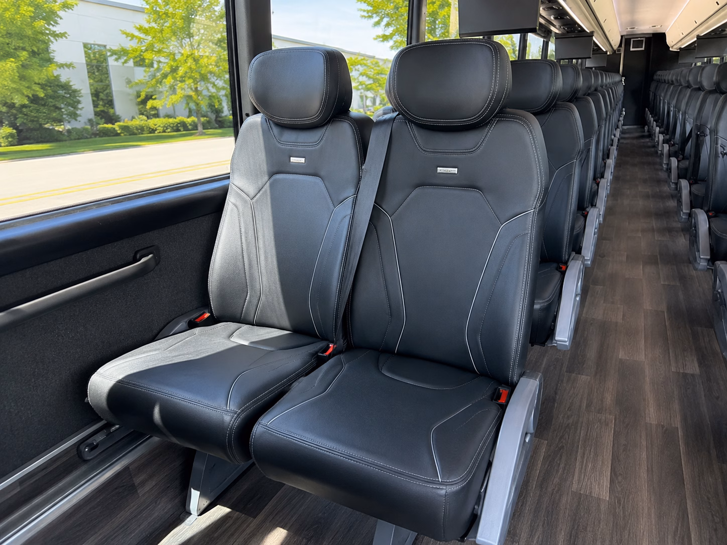 multi stop winery tour buses across northwest arkansas